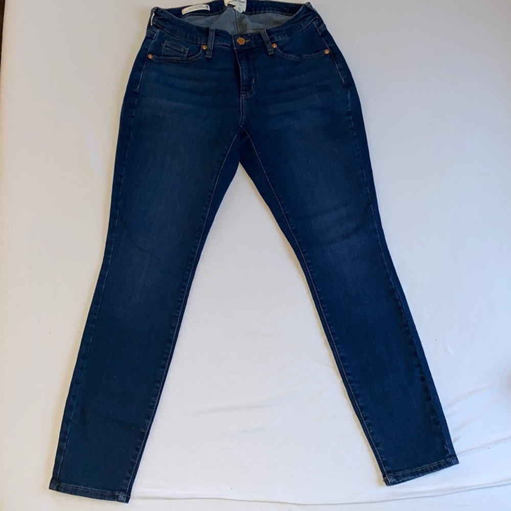 Brand- Universal thread good co. Midrise Curvy skinny jeans,Size-6/28R 90%cotton